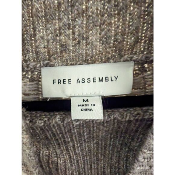 Free Assembly Gray and White Sweater with Mock Neck Womens Medium - Picture 3 of 6